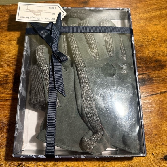 NIB Tommy Bahama Suede Glove‎ & Merino Blend Hat Box Set - Picture 1 of 6